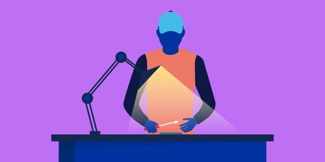 Tekniker som reparerar en enhet p&aring; ett reparationscenter